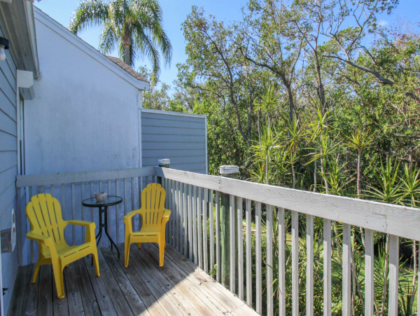 Cozy Vacation Rental 2 Bedrooms & Communal Pool