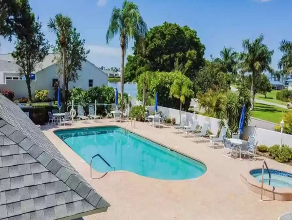 Cozy Vacation Rental 2 Bedrooms & Communal Pool