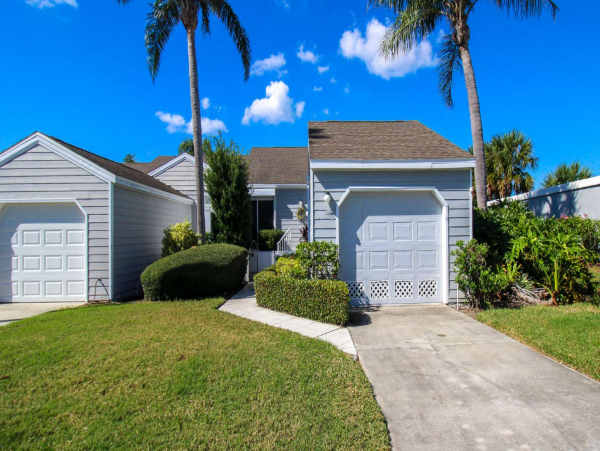 Cozy Vacation Rental 2 Bedrooms & Communal Pool
