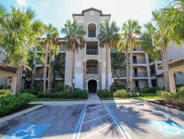 Bradenton Two Bedroom Lakefront Vacation Rental