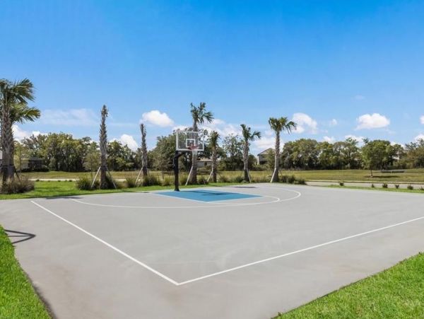 Gorgeous Lakefront 5 Bedroom Home in Bradenton