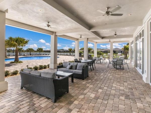 Gorgeous Lakefront 5 Bedroom Home in Bradenton