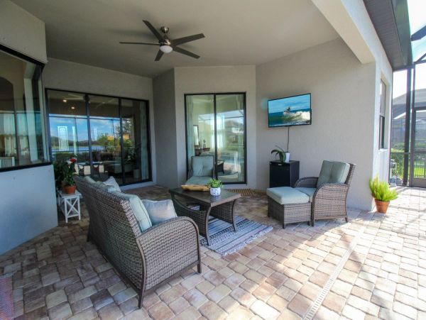 Gorgeous Lakefront 5 Bedroom Home in Bradenton
