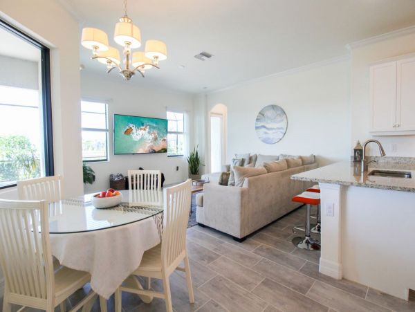 Gorgeous Lakefront 5 Bedroom Home in Bradenton