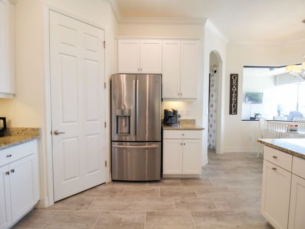 Gorgeous Lakefront 5 Bedroom Home in Bradenton