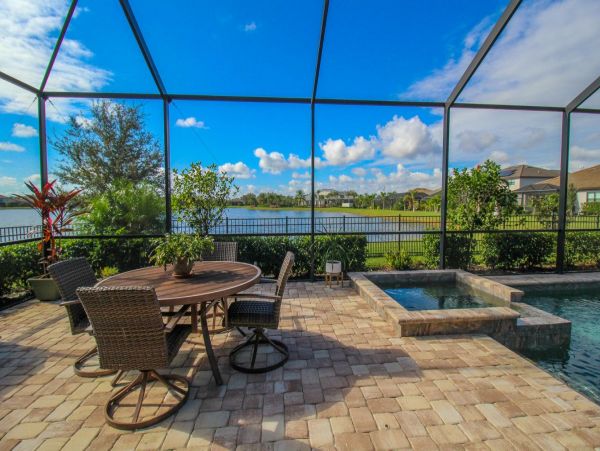 Gorgeous Lakefront 5 Bedroom Home in Bradenton