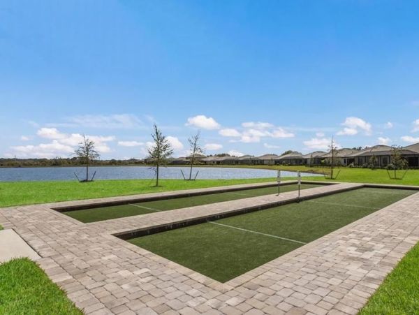 Gorgeous Lakefront 5 Bedroom Home in Bradenton