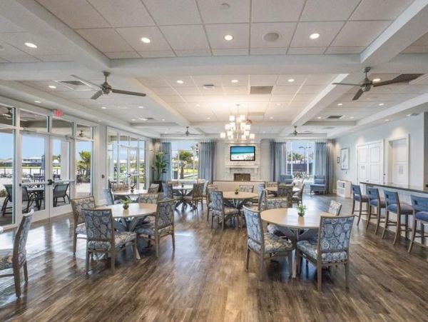 Gorgeous Lakefront 5 Bedroom Home in Bradenton