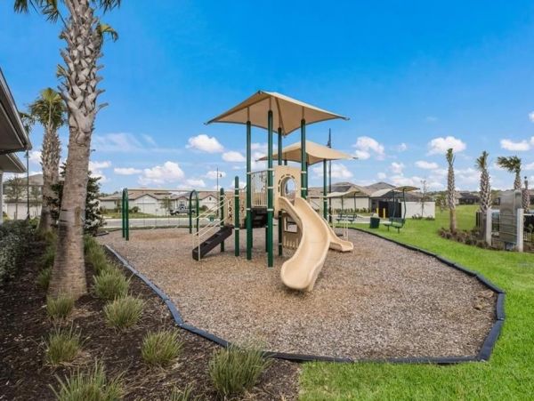 Gorgeous Lakefront 5 Bedroom Home in Bradenton