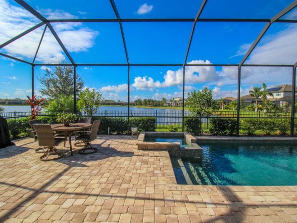 Gorgeous Lakefront 5 Bedroom Home in Bradenton