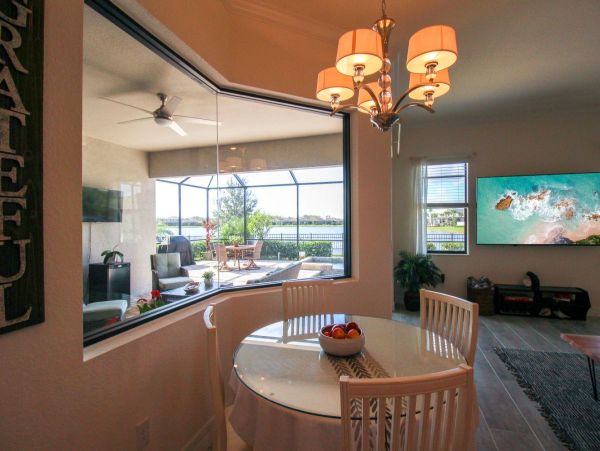 Gorgeous Lakefront 5 Bedroom Home in Bradenton