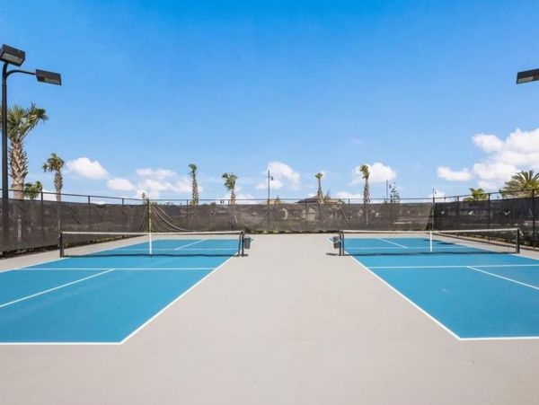Gorgeous Lakefront 5 Bedroom Home in Bradenton