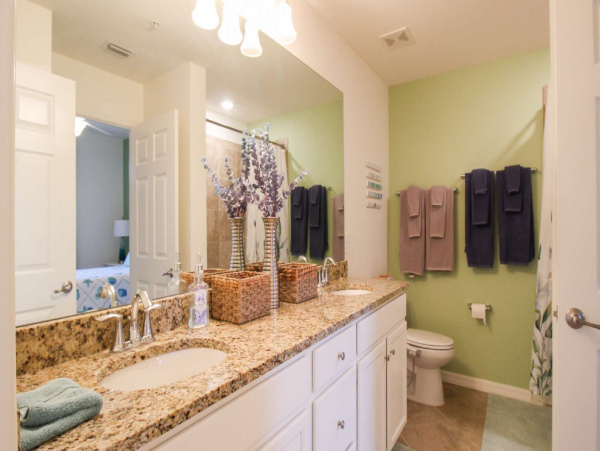 Stunning Vacation Condo with 3 Bedrooms & Lake Views