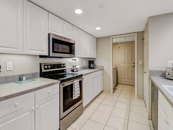 Luxury Three Bedroom Resort Condo with Direct Beach Access