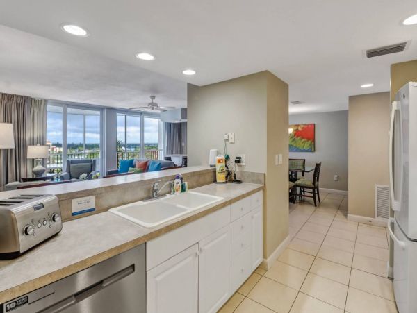 Luxury Three Bedroom Resort Condo with Direct Beach Access
