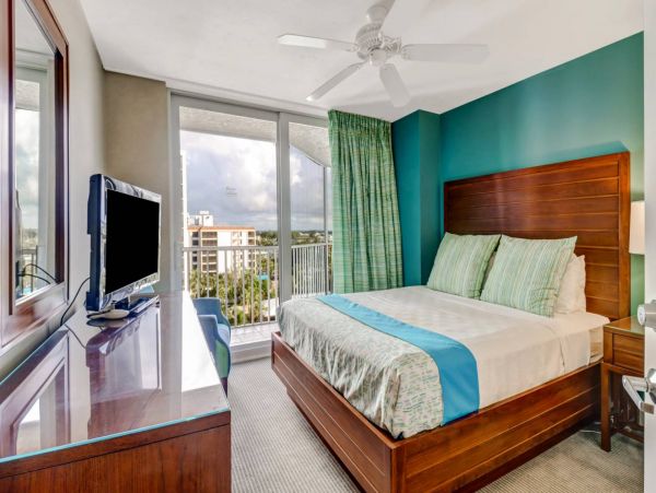 Luxury Three Bedroom Resort Condo with Direct Beach Access