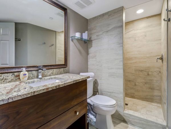 Luxury Three Bedroom Resort Condo with Direct Beach Access