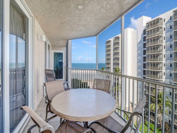 Luxury Three Bedroom Resort Condo with Direct Beach Access