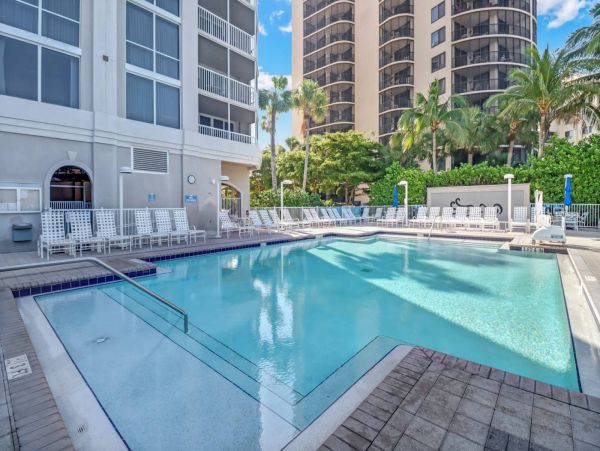 Luxury Three Bedroom Resort Condo with Direct Beach Access