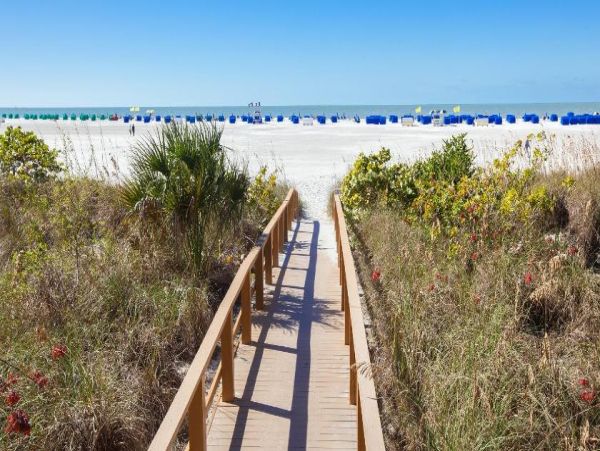 Luxury Three Bedroom Resort Condo with Direct Beach Access