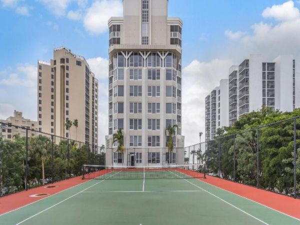 Luxury Three Bedroom Resort Condo with Direct Beach Access