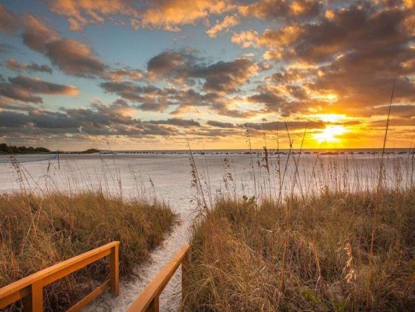 Luxury Three Bedroom Resort Condo with Direct Beach Access