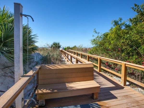 Luxury Three Bedroom Resort Condo with Direct Beach Access