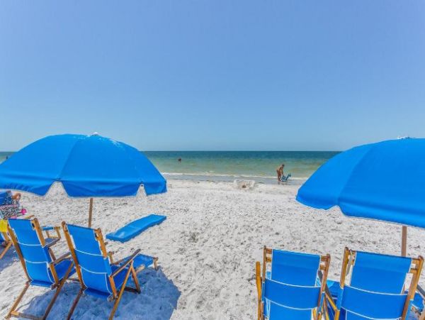 Luxury Three Bedroom Resort Condo with Direct Beach Access