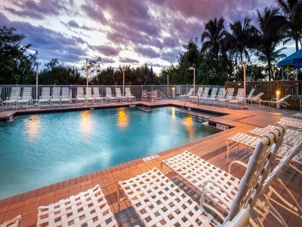 Luxury Three Bedroom Resort Condo with Direct Beach Access