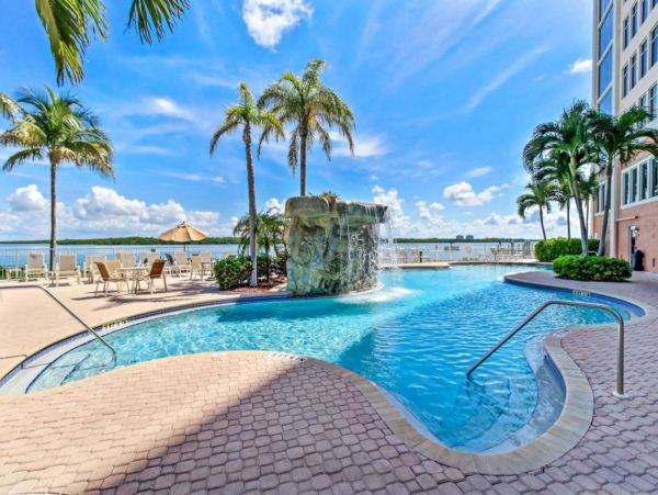 Lovely Vacation Condo with Private 9th Floor Open Balcony