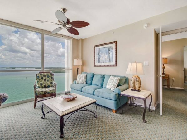 Lovely Vacation Condo with Private 9th Floor Open Balcony