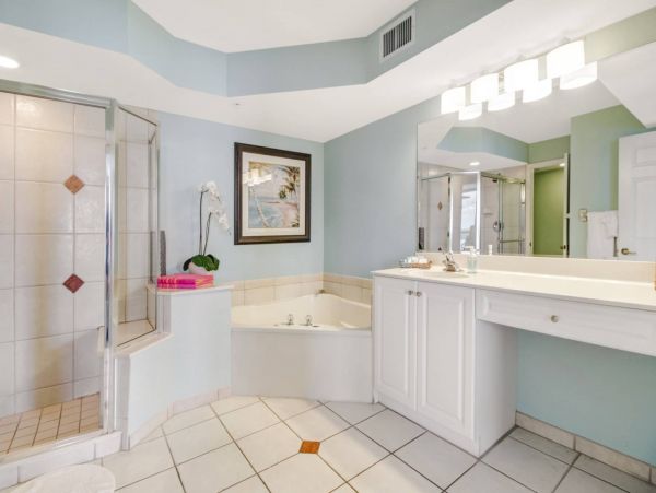 Lovely Vacation Condo with Private 9th Floor Open Balcony