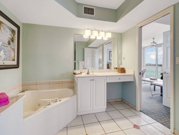 Lovely Vacation Condo with Private 9th Floor Open Balcony