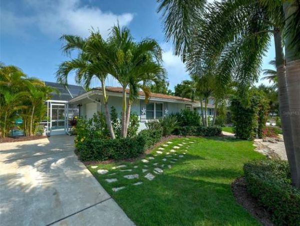 Manasota Vacation Home Two Bedroom Walk to Beach