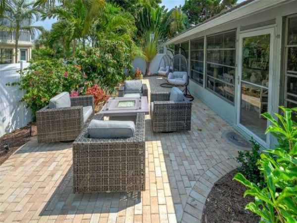 Manasota Vacation Home Two Bedroom Walk to Beach