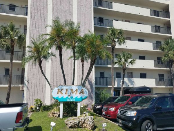 Wraparound corner Balcony with outstanding view in Madeira Beach