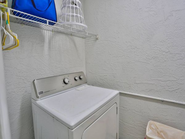 Wraparound corner Balcony with outstanding view in Madeira Beach