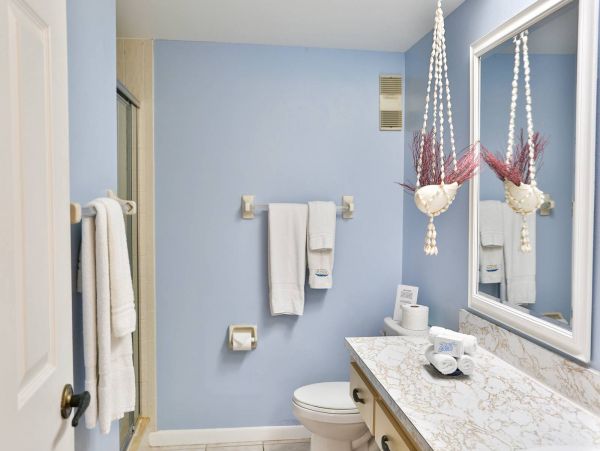 Wraparound corner Balcony with outstanding view in Madeira Beach