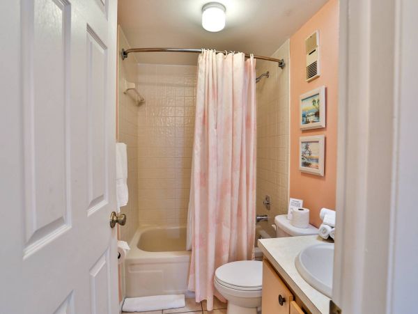 Wraparound corner Balcony with outstanding view in Madeira Beach