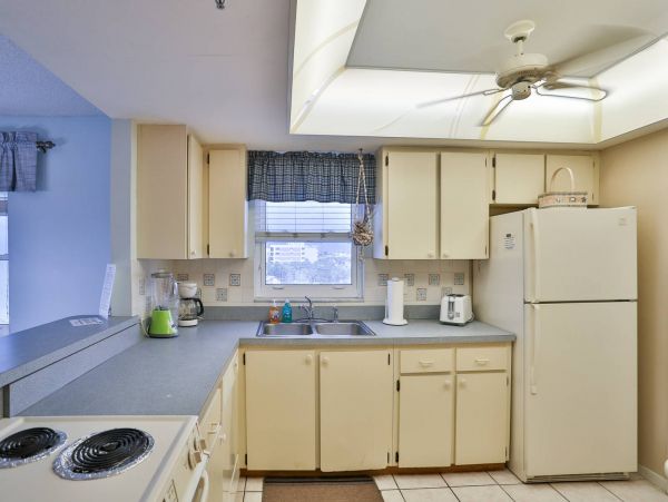 Wraparound corner Balcony with outstanding view in Madeira Beach