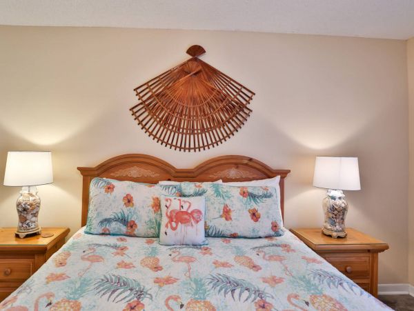 Wraparound corner Balcony with outstanding view in Madeira Beach