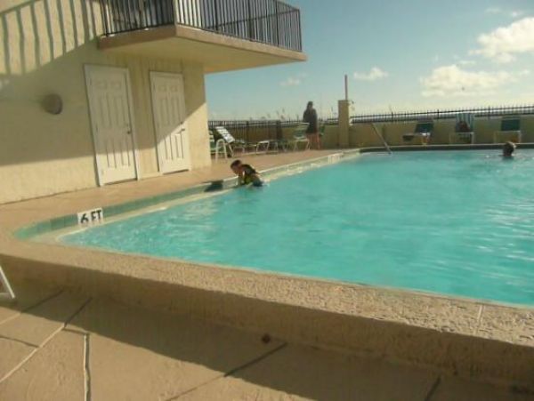 Wraparound corner Balcony with outstanding view in Madeira Beach