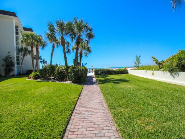 Lido Key Vacation Condo One Bedroom Walk to Beach