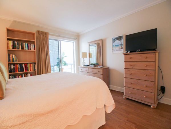 Lido Key Vacation Condo One Bedroom Walk to Beach
