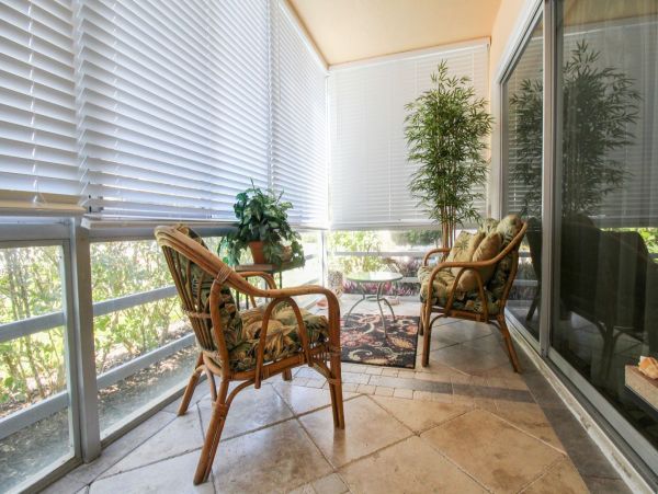 Lido Key Vacation Condo One Bedroom Walk to Beach