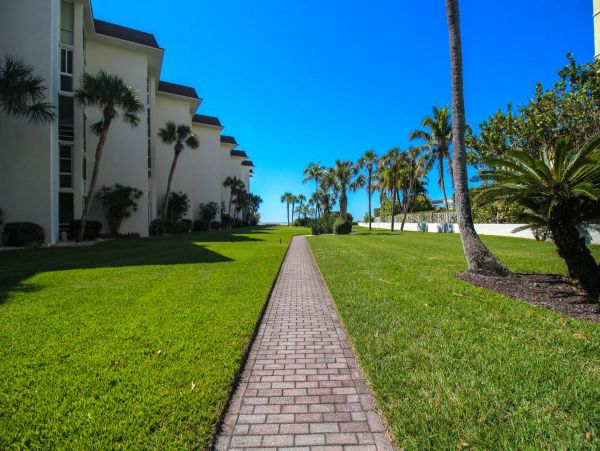Lido Key Vacation Condo One Bedroom Walk to Beach