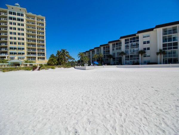 Lido Key Vacation Condo One Bedroom Walk to Beach