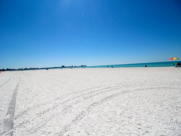 Lido Key Vacation Condo One Bedroom Walk to Beach