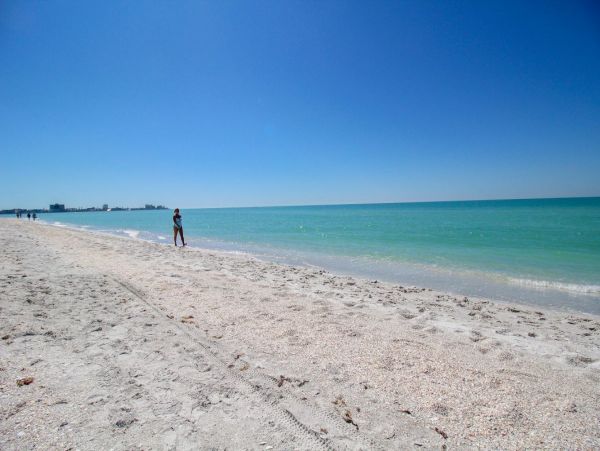 Lido Key Vacation Condo One Bedroom Walk to Beach