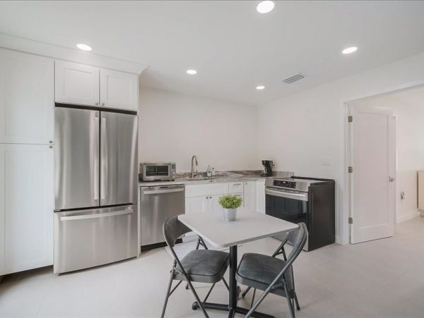 Charming One Bedroom Vacation Duplex in Siesta Key with Pool